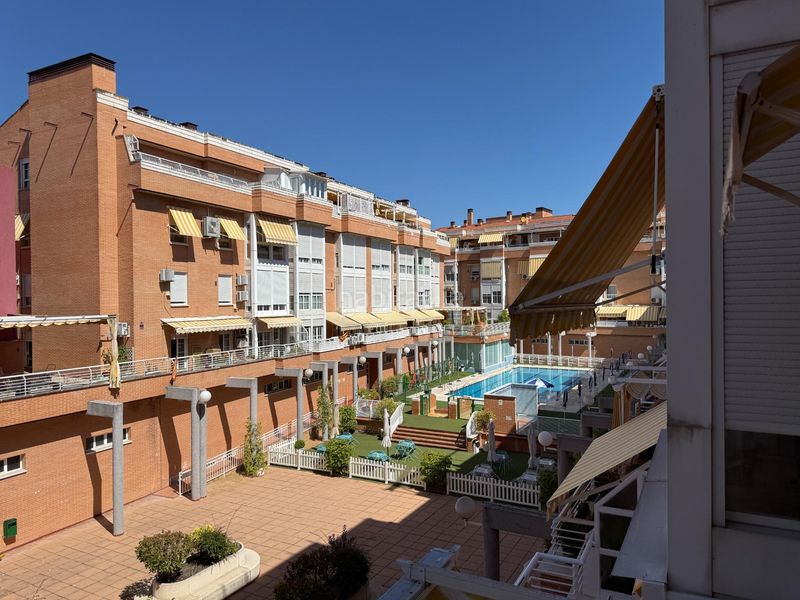Foto b52bcc31-e938-4fb6-b35f-9e4b66a2db33. Pis amb piscina a Centro Getafe