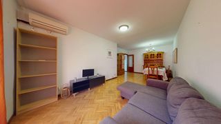Pis  Calle calle venancio martín. Vivienda de 89 metros cuadrados de 1992