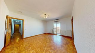 Piso  Calle juan antonio maroto. Tu nuevo hogar en palomeras bajas!