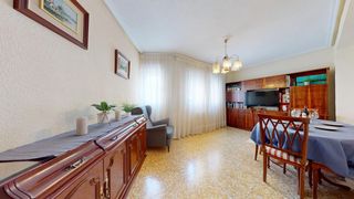 Erdgeschoss  Calle pobla de segur. Piso de 3 dormitorios ,  81 m2 con trastero  en hortaleza