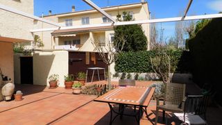 Chalet en Centro-Manguilla. Chalet con 4 habitaciones con calefaccin