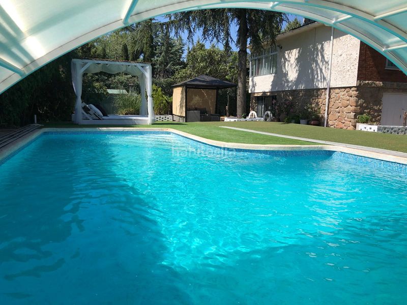 Foto 0f85e973-83ff-4faa-bde5-cbe8d9b11655. Xalet amb xemeneia calefacció aparcament piscina a Galapagar