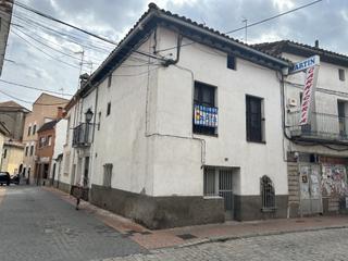 Maison en Tiemblo (El). Casa de pueblo ideal para invertir en el centro de el tieblo