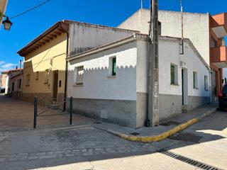 Maison jumelée à Navas del Rey. A la venta casa de pueblo en navas del rey en planta baja para r