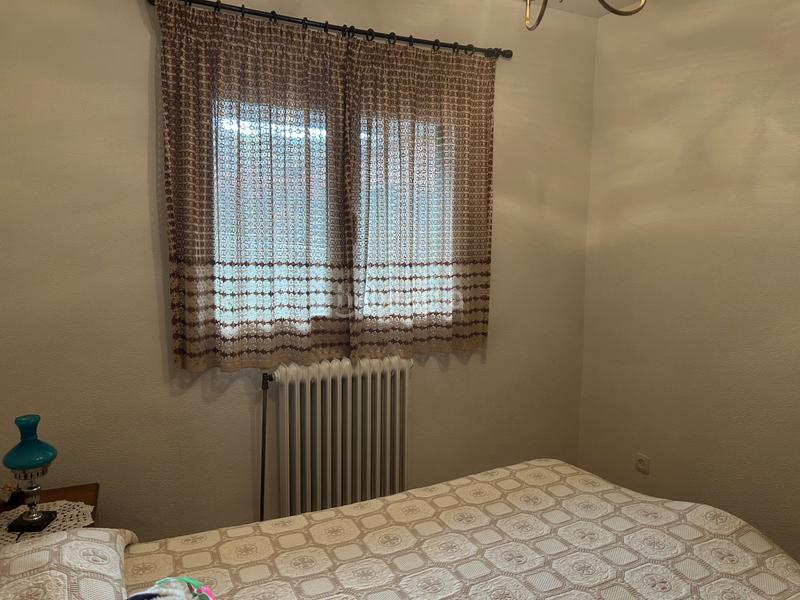 Foto 026beaef-c5bf-49ff-b363-0988b827cc3e. Casa aparellada amb xemeneia calefacció aparcament a Navas del Rey