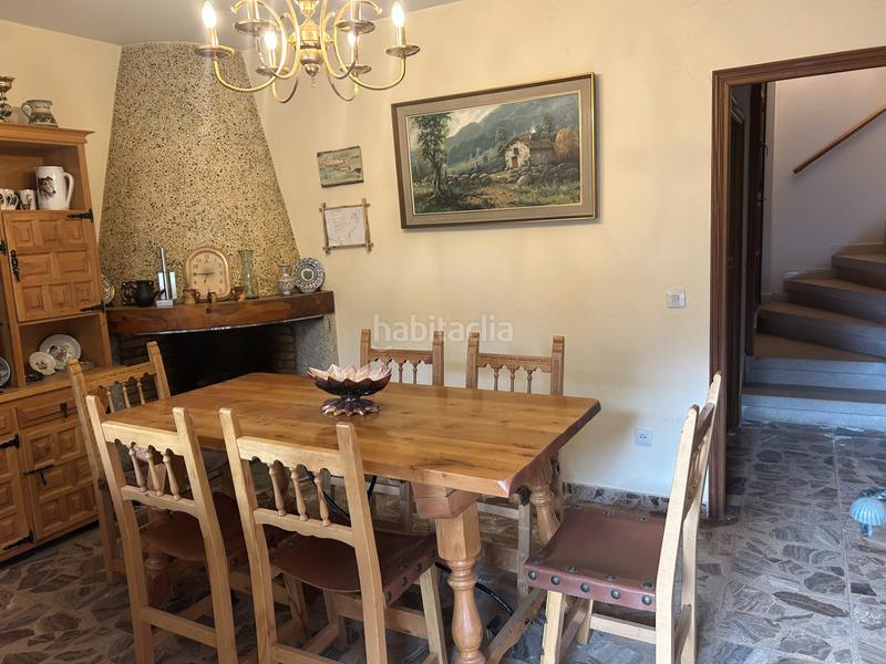 Foto 63f652b5-50ec-4d45-82bc-2eb0dcdef24c. Casa aparellada amb xemeneia calefacció aparcament a Navas del Rey