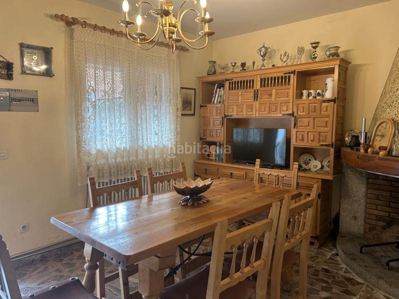 Foto 68e226dd-059a-4f0c-af3b-7d0041a509f3. Casa aparellada amb xemeneia calefacció aparcament a Navas del Rey