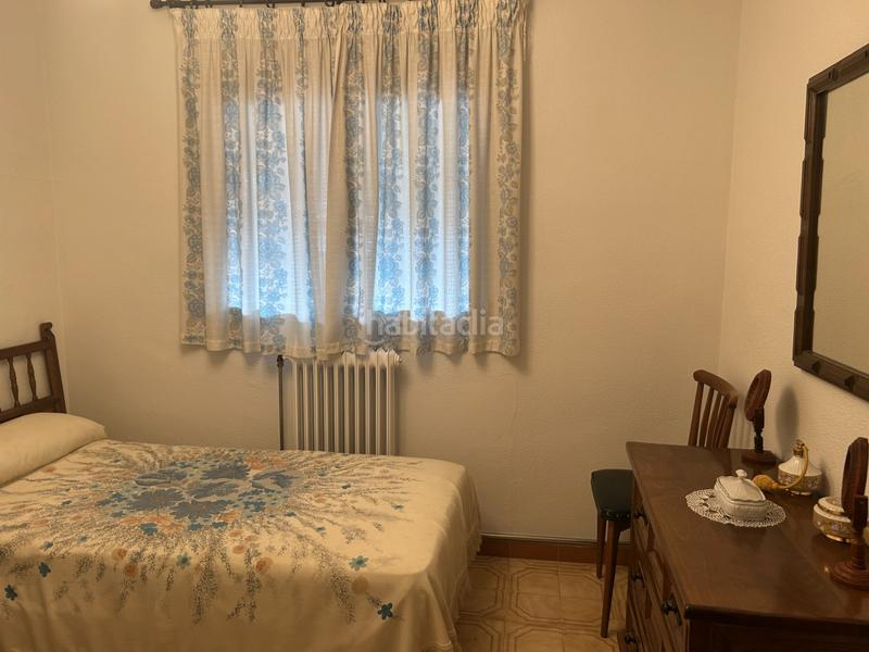 Foto 95cf0025-f372-4221-9964-756f1bc22213. Casa aparellada amb xemeneia calefacció aparcament a Navas del Rey