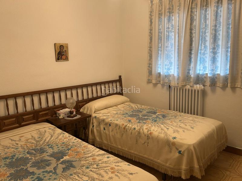 Foto b39211ae-dcf4-4201-b4cd-3e95c3461ccb. Casa aparellada amb xemeneia calefacció aparcament a Navas del Rey