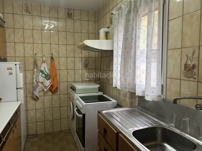 Foto b4ba0995-e24f-4b36-bf6d-a7c564511a1b. Casa aparellada amb xemeneia calefacció aparcament a Navas del Rey