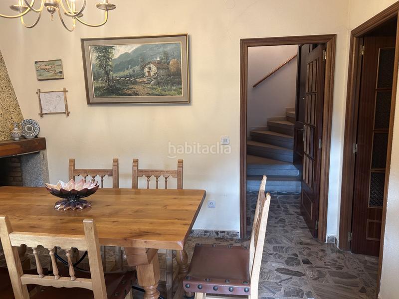 Foto f38b1b76-f7d9-4cbb-95f6-946b39873e7a. Casa aparellada amb xemeneia calefacció aparcament a Navas del Rey