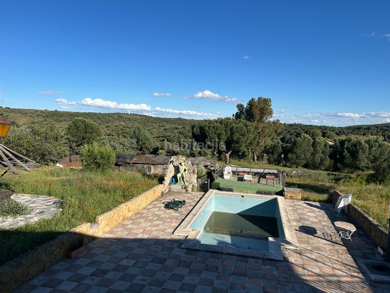 Foto 0c8343f7-7d57-4fe5-8e7c-5ae51054387e. Masia amb xemeneia calefacció piscina a Navas del Rey