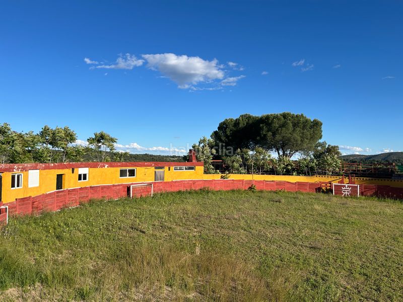 Foto 45b8e506-8340-49e2-8e74-9cc598412c3c. Masia amb xemeneia calefacció piscina a Navas del Rey
