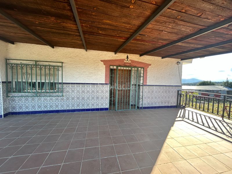 Foto a35612de-2f26-4033-aa78-c4fbefc51088. Masia amb xemeneia calefacció piscina a Navas del Rey