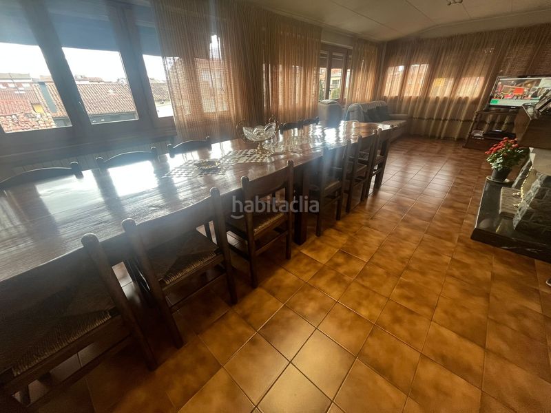 Foto 7a93de10-7e73-4135-acc8-90c05cd8f6d2. Edificio con piscina in Manlleu