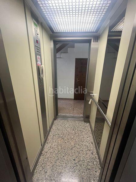 Foto 8be3a86b-ec2d-406e-b4cc-de51512755a1. Edificio con piscina in Manlleu