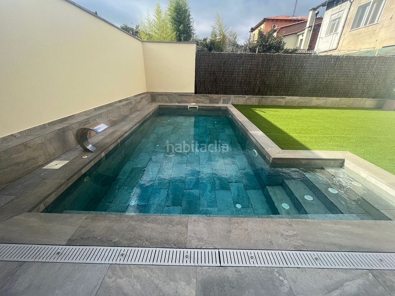 Foto bbdff530-2697-4b3d-9c29-82085bd12fd0. Edificio con piscina in Manlleu