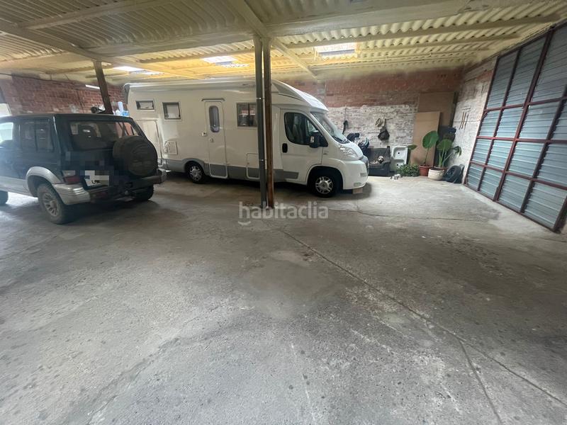 Foto bb478cbf-5262-4e49-8ab0-165c1403f4ba. Edifici amb piscina a Manlleu