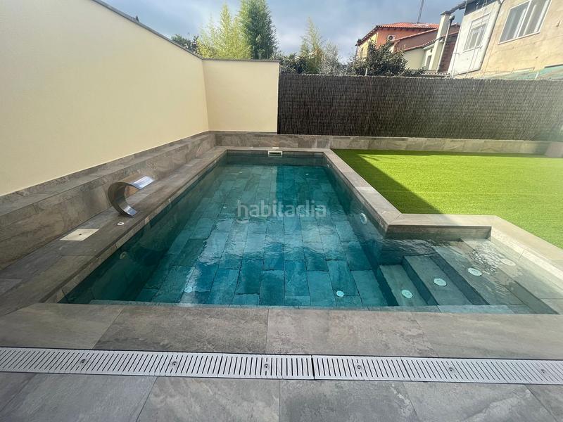 Foto bbdff530-2697-4b3d-9c29-82085bd12fd0. Gebäude mit pool in Manlleu