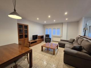 Flat  Plaa dels lbers. Pis amb terrassa, prquing privat i zona comunitria a manlleu