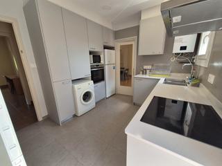 Rent Flat  Carrer d'anselm clavé. Pis molt amplí