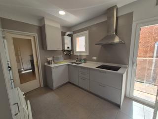 Rent Flat  Carrer d'anselm clavé. Pis molt amplí