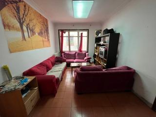 Appartement  Carrer de jacint verdaguer. 4hab molt grans