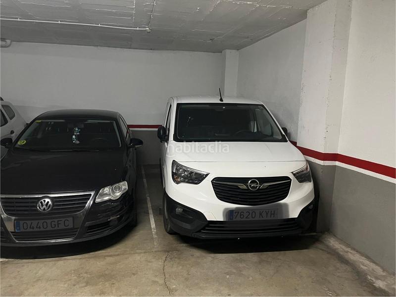 Foto 39f0b1dd-acf6-45dc-b61c-e839cca0c5ca. Autoparkplatz in Centre Vic