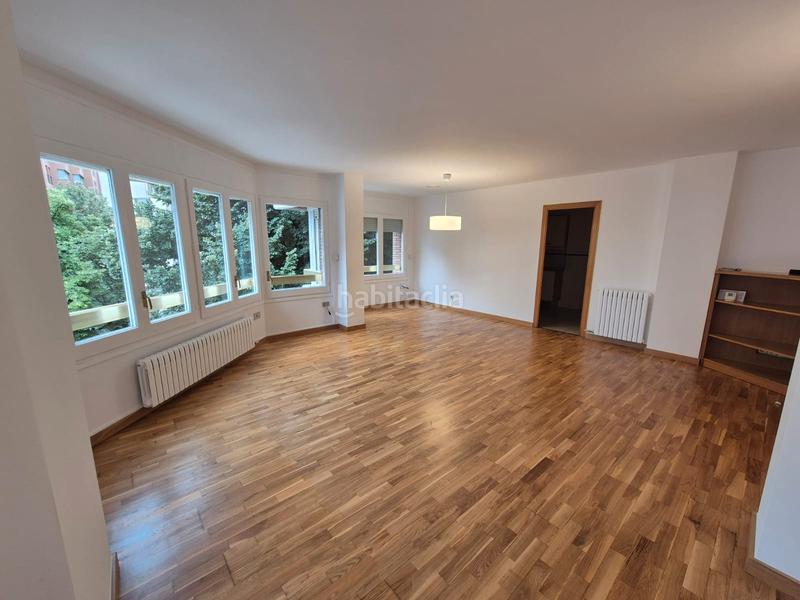 Foto 0133f08a-3ab8-4bb2-b1a9-ba10797c90b3. Location appartement avec chauffage parking dans Centre Vic