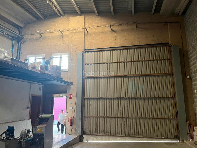 Foto f31676a2-7ce1-41d7-926d-806d6e689de3. Rent industrial building with heating in Manlleu