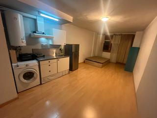 Rent Loft  Rambla de les davallades. Nomas se alquila por contrato  temporada