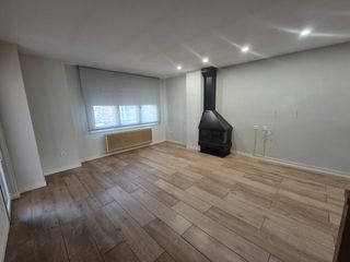 Pis  Carrer del canigó 62. Pis mes  altell tipo estudi d'uns 30m2