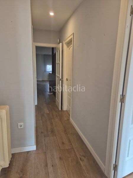 Foto 1d5d1c14-377f-4fc2-a998-7cf6cbf0087f. Pis amb xemeneia calefacció aparcament a Caputxins-Ambulatori Vic