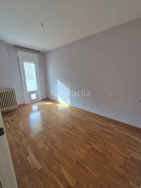 Foto 51033cb4-dfbb-422a-aa45-f74e3830d2d0. Pis amb xemeneia calefacció aparcament a Caputxins-Ambulatori Vic