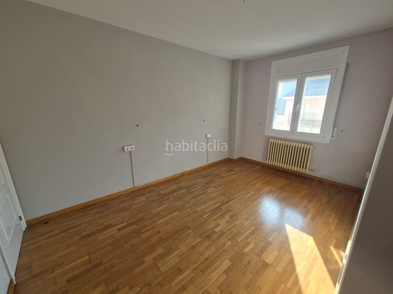 Foto 60547629-4a8b-4582-a0e6-6b4f0707316c. Pis amb xemeneia calefacció aparcament a Caputxins-Ambulatori Vic