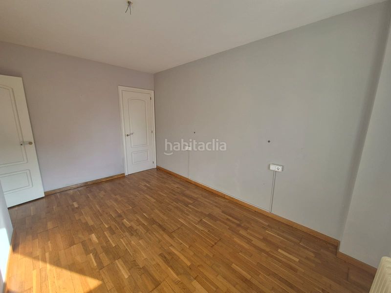 Foto 742d3f62-b639-405b-8bbb-0db39868dfe0. Pis amb xemeneia calefacció aparcament a Caputxins-Ambulatori Vic