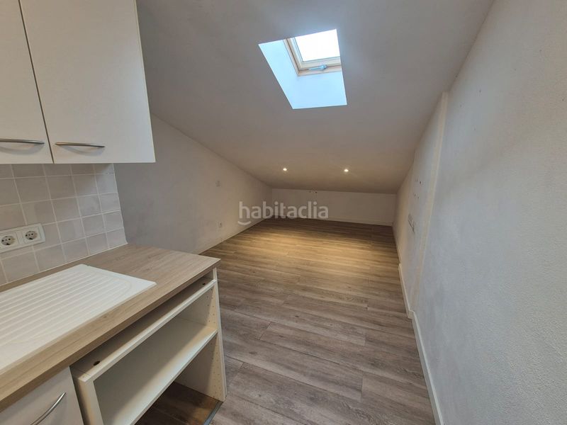 Foto 894c49af-de5a-45be-afcd-8886773a049b. Pis amb xemeneia calefacció aparcament a Caputxins-Ambulatori Vic