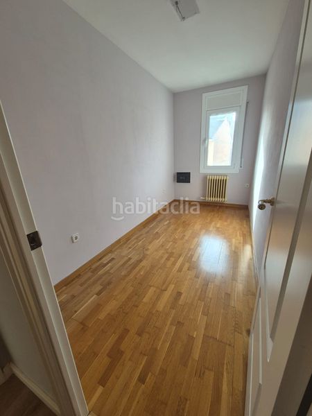 Foto 9a2f2a4f-3432-4e6f-ab22-8181ee249fe5. Pis amb xemeneia calefacció aparcament a Caputxins-Ambulatori Vic