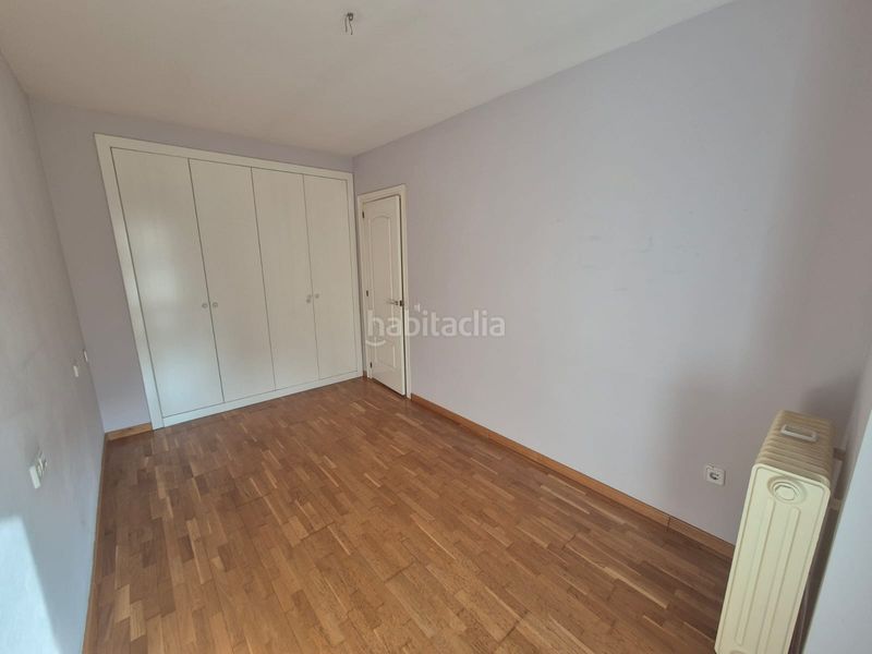 Foto bea3818f-5731-467d-b2c5-37e2b00eeaa2. Pis amb xemeneia calefacció aparcament a Caputxins-Ambulatori Vic