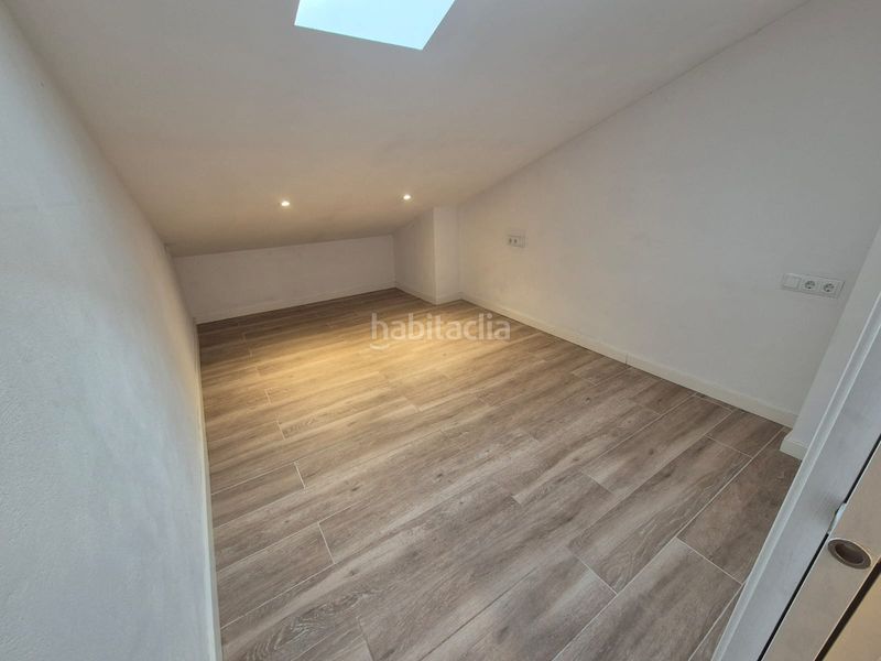 Foto d02f9b74-b599-4b1d-a891-248843fb2997. Pis amb xemeneia calefacció aparcament a Caputxins-Ambulatori Vic