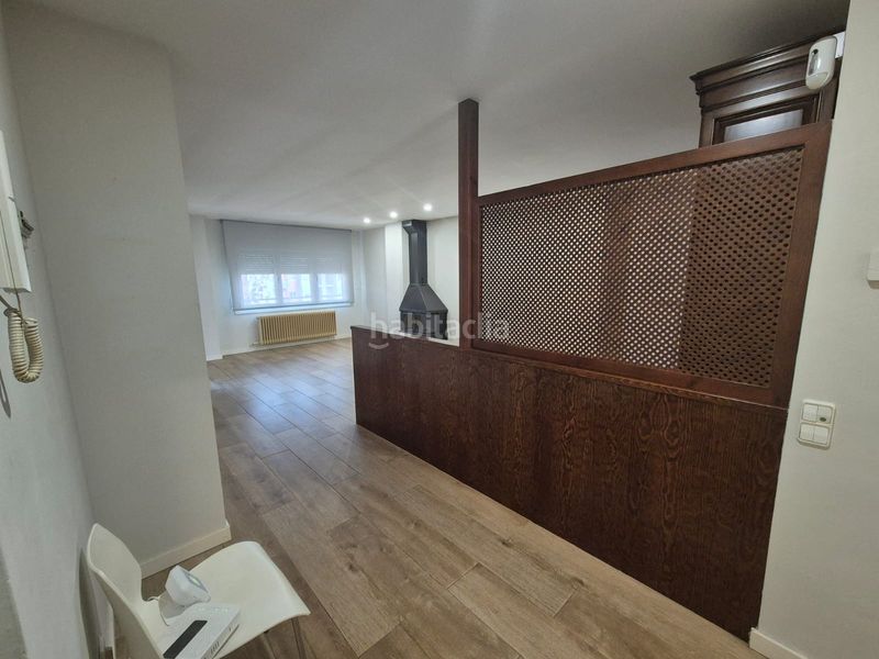 Foto e94f73b6-68a5-48a9-9e1b-41a96e92ab0a. Pis amb xemeneia calefacció aparcament a Caputxins-Ambulatori Vic