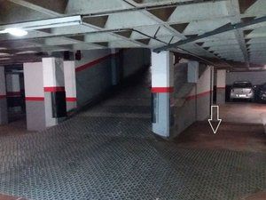 Aparcament cotxe a Carrer del Bisbe Morgades