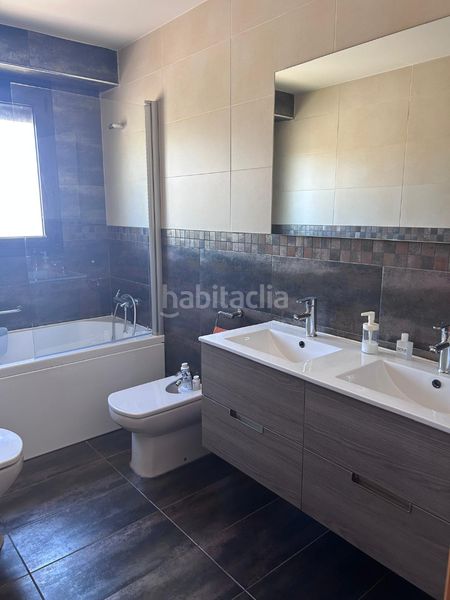 Foto b1d75ea2-9ec2-49ff-8503-5a55c8b927ae. Pis amb xemeneia calefacció aparcament a Gurb
