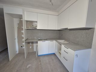 Pis  Carrer del canigó. Edifici de nomes 4 veins