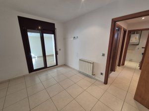 Flat in Manlleu. Grant terrassa , pero ara esta coberta...facil descubrir