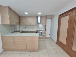 Flat in Manlleu. Grant terrassa , pero ara esta coberta...facil descubrir