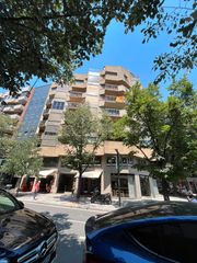 Flat in Carrer de jacint verdaguer 28. Ampli pis de 120 m² al centre amb pàrquing doble!