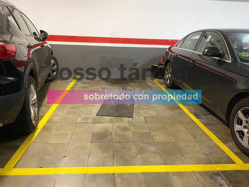 Foto ee968c53-55c3-4e4d-965f-f73434fa83f2. Parking coche en carrer de rubens 35 en El Coll Barcelona