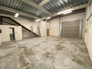 Miete Fabrikhalle in Calle soladores 12. Nave alquiler 800€ poligono miralrio