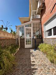 Appartement à Velilla de San Antonio. Acogedor piso en velilla con terraza y piscina comunitaria
